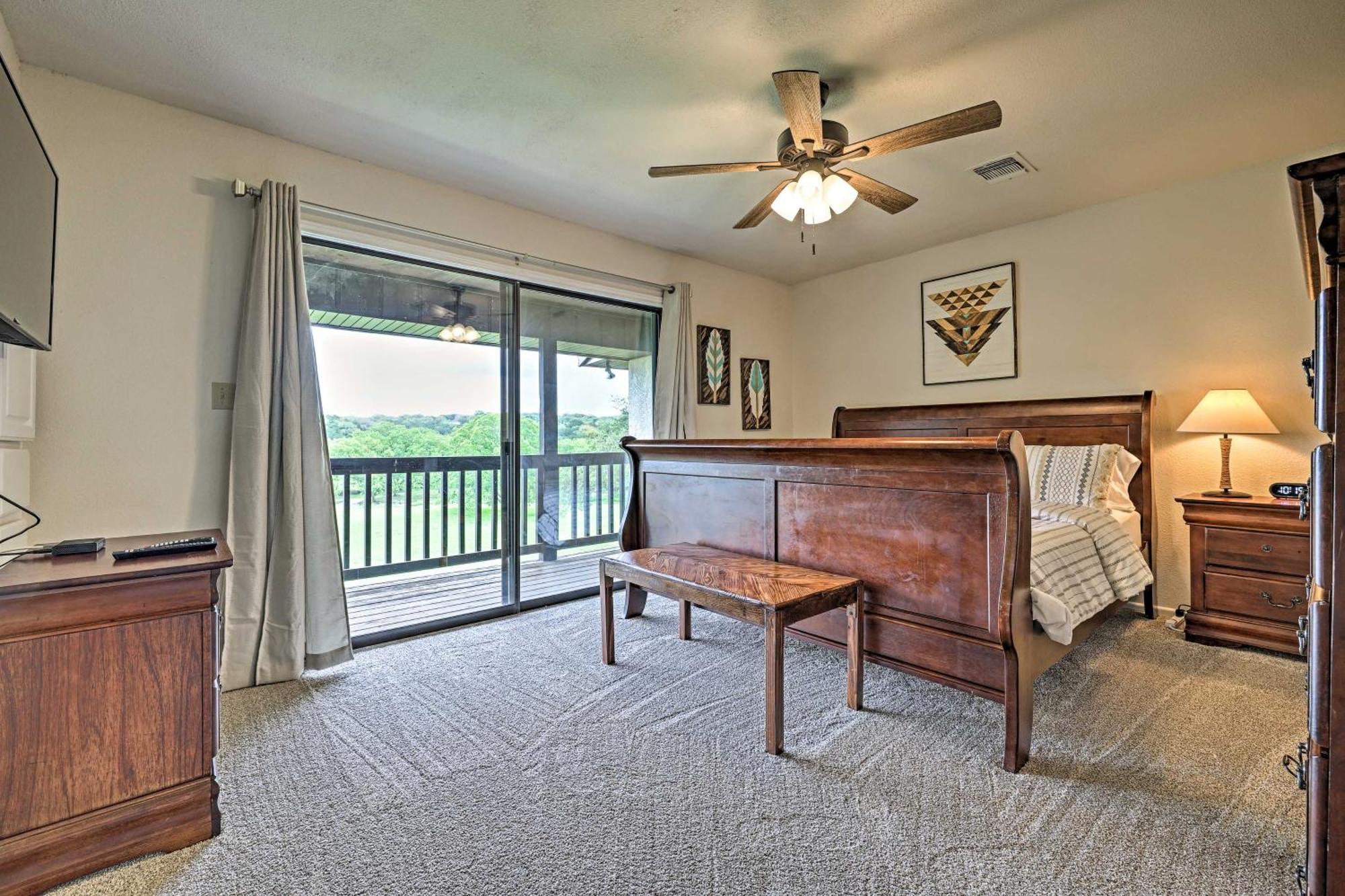 Modern Lakeside Golf Course Retreat With Deck! Canyon Lake Eksteriør bilde